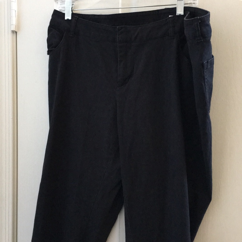 FINAL MARKDOWN Ladies level eight slacks 18